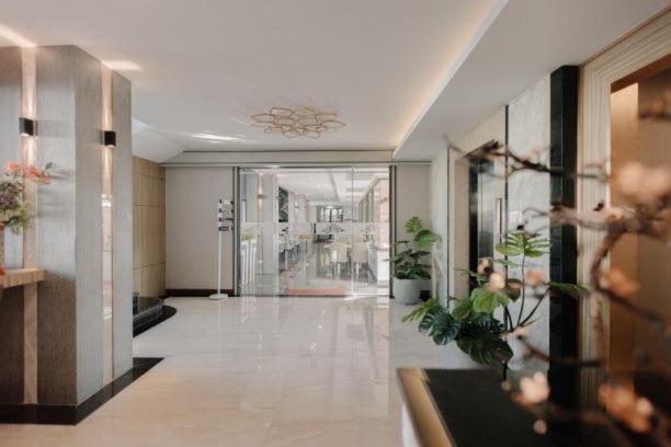 Arista Hotel Ubon Убонратчатхани Экстерьер фото
